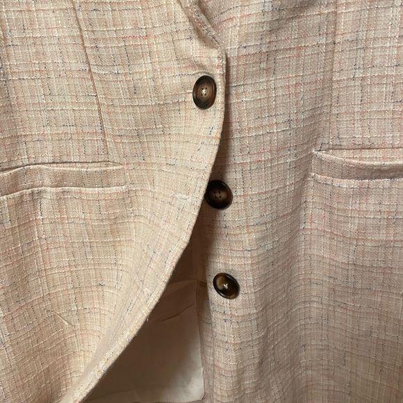 NWOT ✨ NEVER WORN ✨ gorgeous Beige blazer from Shein - Picture 5 of 5